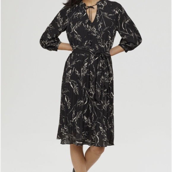 H&M Dresses & Skirts - H&M Women’s Black White Floral Pleated 3/4 Sleeve Tie Waist Midi Dress